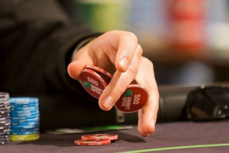 Khái niệm bluff trong poker